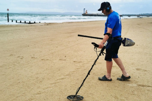 Beach detecting with Paul Cee