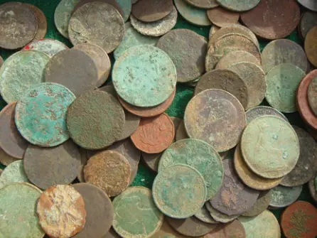 Assorted low value coins.