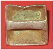 A Saxon pyramid mount, and the bar on the underside.